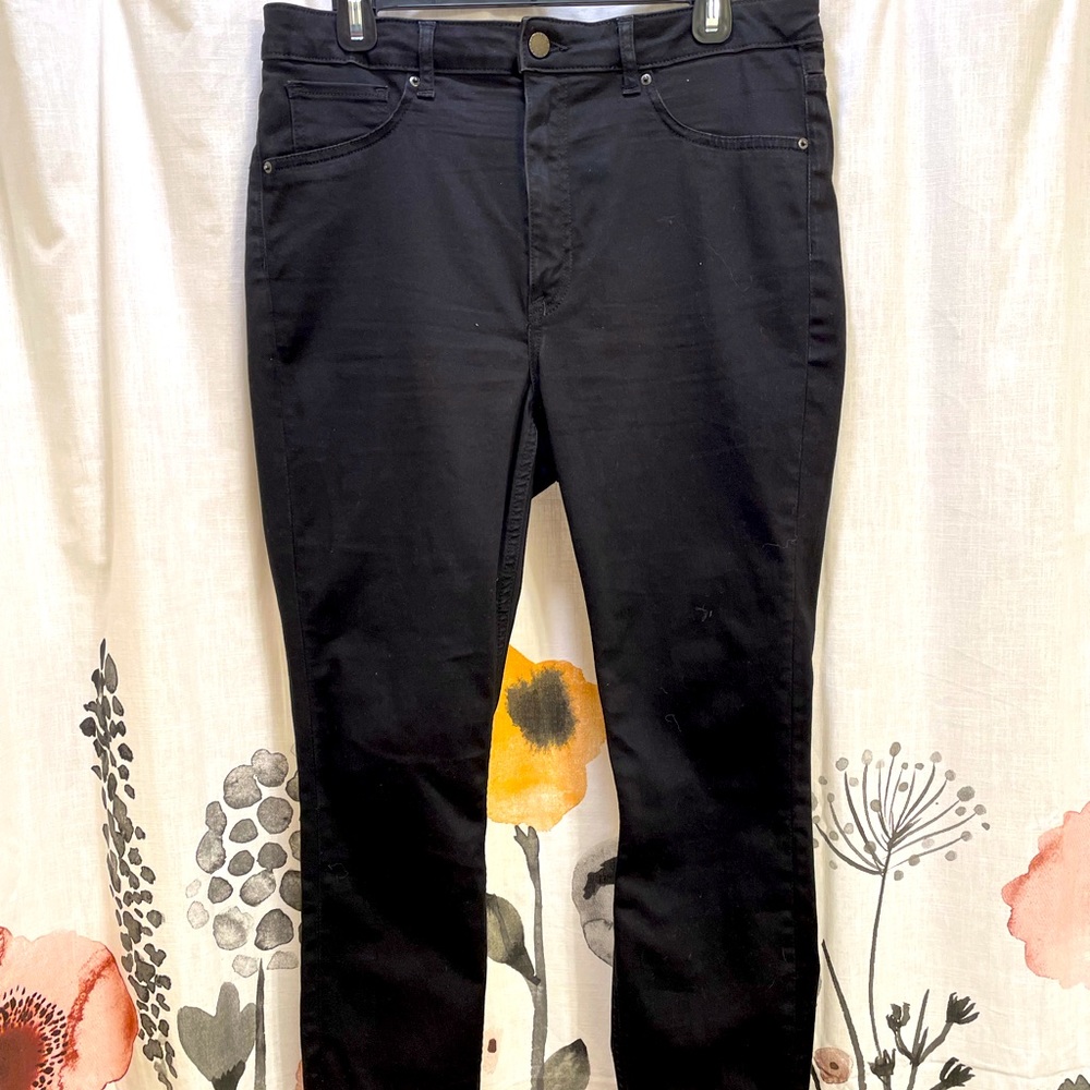 NWOT black H&M high rise curvy jeggings. Size 14.